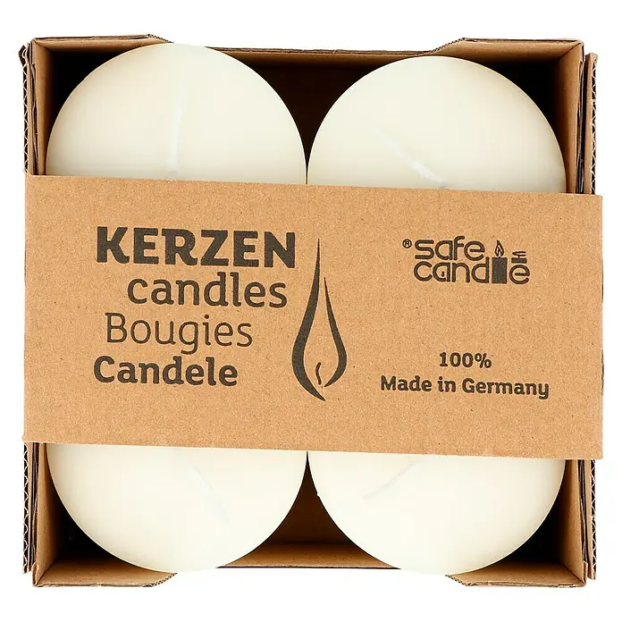 Stumpenkerzen-Set Safe Candle - 4 Stk., Ø x H: 6 x 8 cm, Wollweiß - Bild von vier runden, weißen Kerzen in einer braunen Pappverpackung mit dem Aufdruck "Safe Candle - 100% Made in Germany".