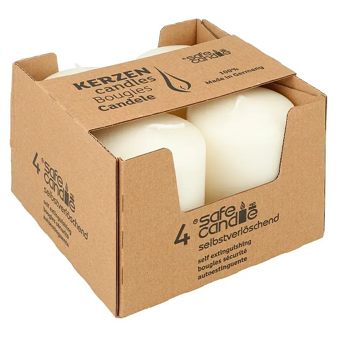 Stumpenkerzen-Set Safe Candle - 4 Stk., Ø x H: 6 x 8 cm, Wollweiß - Schachtel mit vier Safe Candle Kerzen, selbstverlöschend, aus Deutschland.