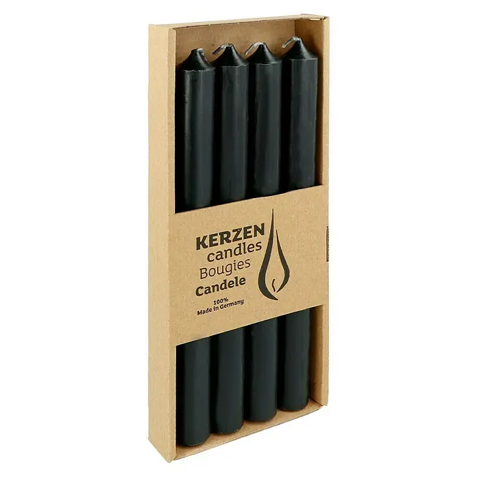 Stabkerzen-Set Rustic - 4 Stk., Ø x H: 2,2 mm x 25 cm, Schwarz - Eine Packung schwarze Stabkerzen in einer Pappschachtel mit der Aufschrift „Kerzen“ und dem Hinweis „100% Made in Germany“.