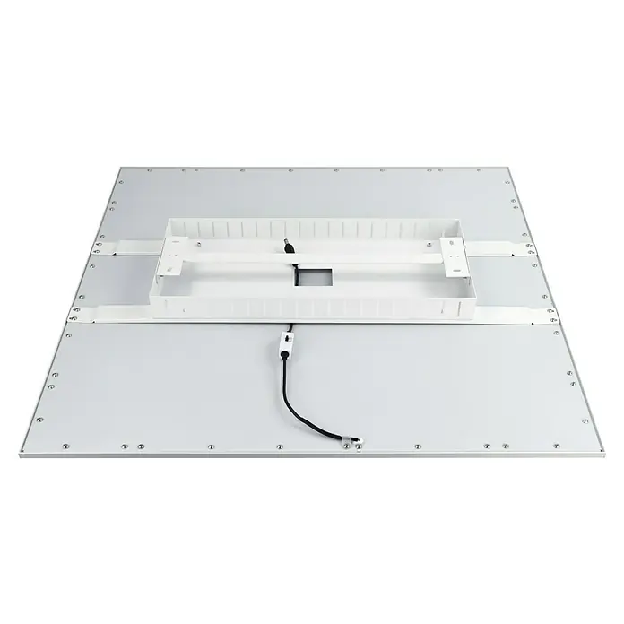 E2 elektro LED-Panel Square 625 Wifi - 40 W, L x B x H: 62 x 62 x 5 cm, Weiß, Warmweiß - Aufnahme einer LED-Deckenleuchte von unten, die die Montagevorrichtung und die Verkabelung des Produkts zeigt.