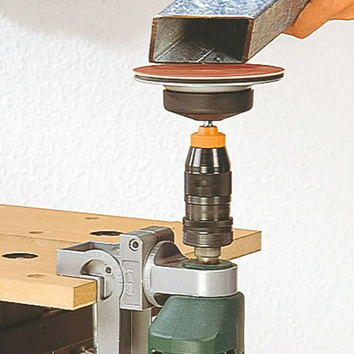 Wolfcraft Soporte de taladro - Apertura máxima: 60 mm - La captura de una barra de metal sobre un disco de lijado montado conectado a una herramienta.