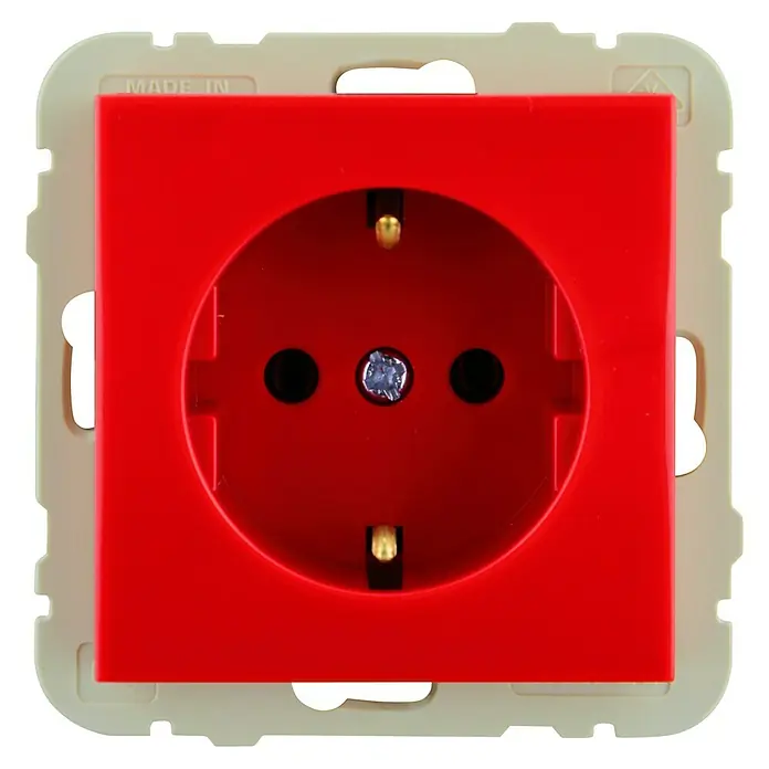 Steckdose Logus - 1-fach, Rot - Nahaufnahme einer roten Eurosteckdose mit cremefarbener Blende, die ein sicheres und stilvolles Design für den Innenbereich bietet.