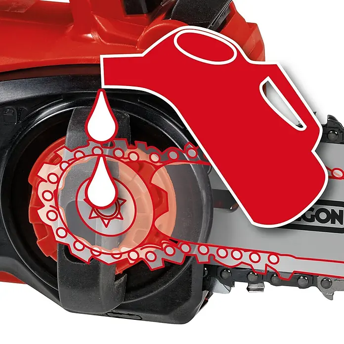 Einhell Motosierra de batería Fortexxa 18/20 TH - 18 V, 3 Ah, Iones de litio, 1 batería, Longitud de la cuchilla: 20 cm - Primer plano de una motosierra lubricada con aceite para optimizar el rendimiento y prolongar la vida útil de la herramienta.
