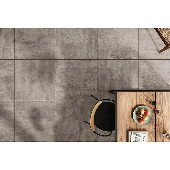 Atlas Concorde Solution Terrassenfliese Rover Grey - 60 x 60 x 2 cm, Grau, Matt - Großformatige graue Fliesen schaffen eine moderne und stilvolle Atmosphäre. Die neutralen Farben passen gut zu den Holzelementen.