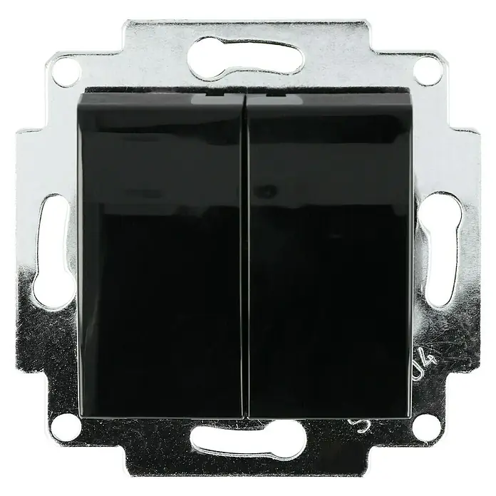 Voltomat ART Doppelwechselschalter - Schwarz, Kunststoff, 10 A - Nahaufnahme eines schwarzen Doppel-Lichtschalters mit silberfarbener Montageplatte, ideal für modernes Wohndesign.