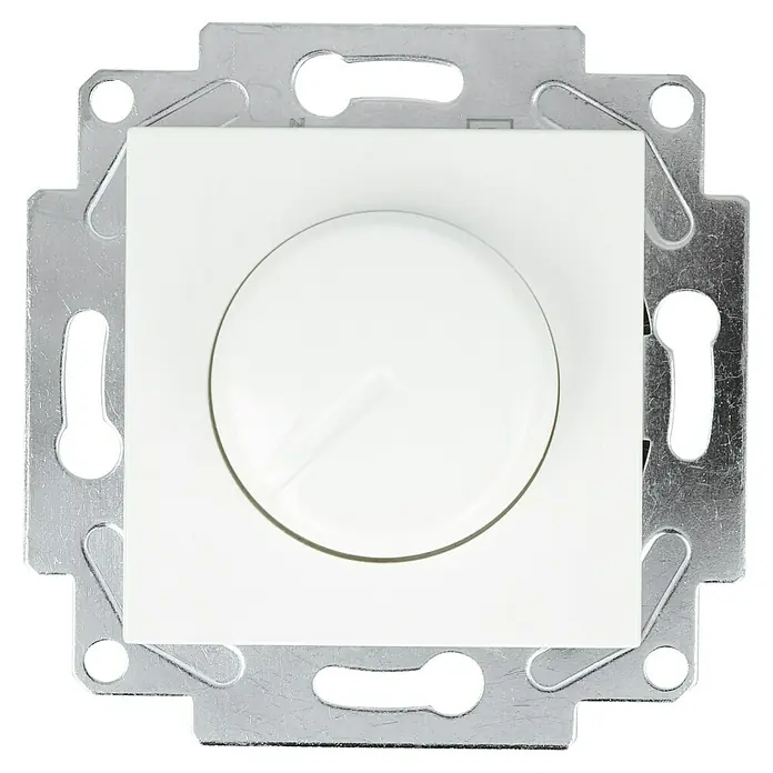 Voltomat ART Dimmer Konventionell - Alpinweiß, Kunststoff - Nahaufnahme eines weißen Lichtdimmers mit einer quadratischen Blende und einem runden Knopf. Das Gerät ist auf einer silbernen Metallhalterung montiert.