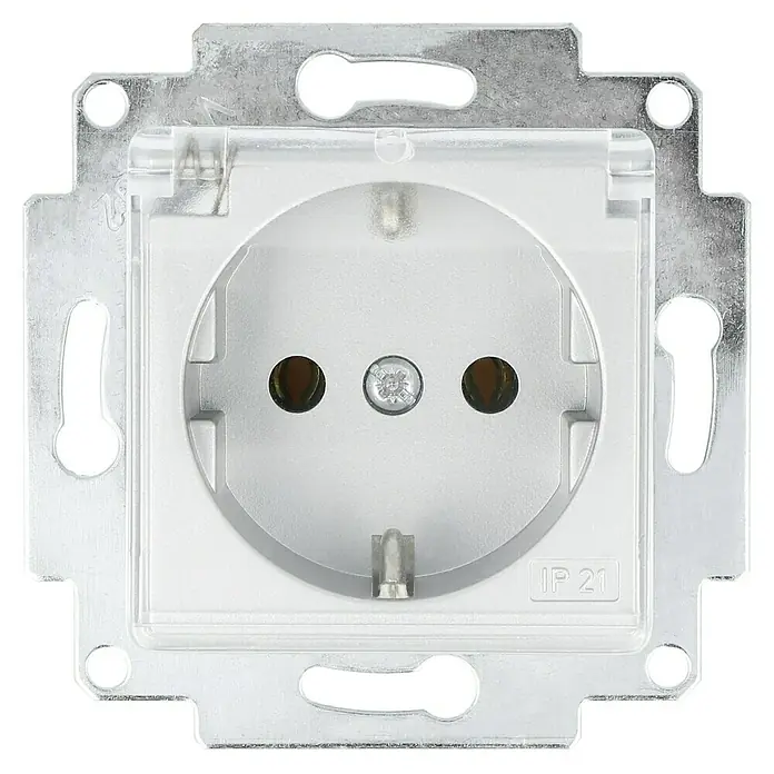 Voltomat ART Steckdose mit Deckel - Silber, 1-fach, Kunststoff, IP20 - Nahaufnahme einer Steckdose mit transparenter Schutzabdeckung, die in einer silbernen Metallhalterung befestigt ist, ideal für Feuchträume.