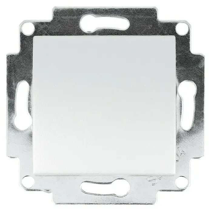 Voltomat ART Kreuzschalter - Silber, Kunststoff, 10 A - Nahaufnahme eines weißen Schalters mit silberfarbenem Rahmen, der ein modernes Design und einfache Bedienung verspricht.