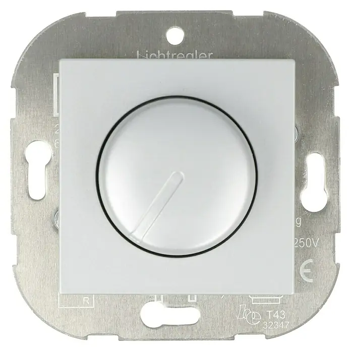 Voltomat ART LED-Dimmer - Silber, Kunststoff - Nahaufnahme eines Lichtreglers mit drehbarem Knopf, eingebettet in einer silbernen Metallfassung, die in der Wand montiert wird.