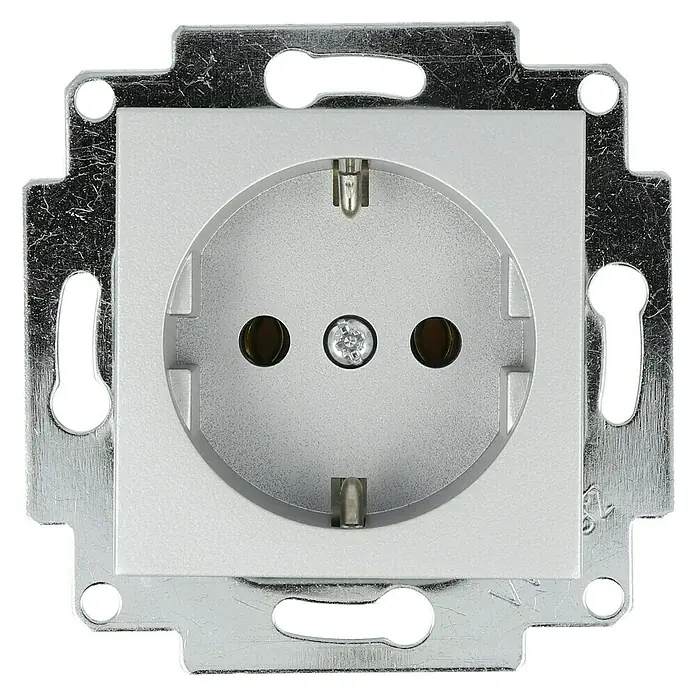 Voltomat ART Steckdose - Silber, 1-fach, Kunststoff, IP20 - Nahaufnahme einer silbernen Steckdose mit Erdung und Befestigungsrahmen, ideal für Innenräume.