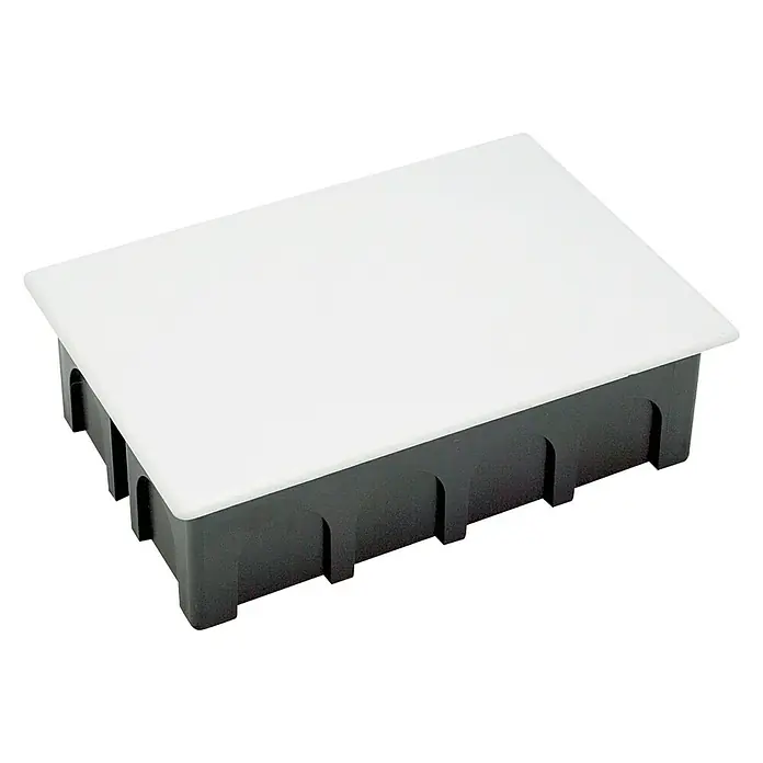 Famatel Caja de empotrar con tapa - 20 cm x 13 cm x 60 mm, Empotrado, Blanco - Primer plano de una caja de suelo rectangular blanca con base negra, ideal para aplicaciones eléctricas interiores.