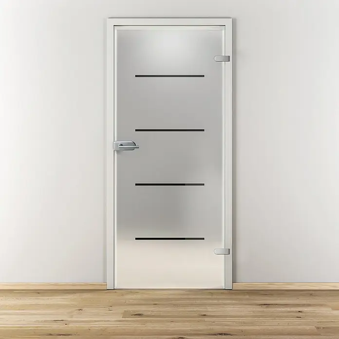 Diamond Doors Glastürbeschlag Sky UV - Aluminium EV1, Bandbohrung/Bänder: Studio 2-teilig, Unverschließbar - Nahaufnahme einer modernen Glastür mit horizontalen schwarzen Streifen in einem hellen Innenraum.