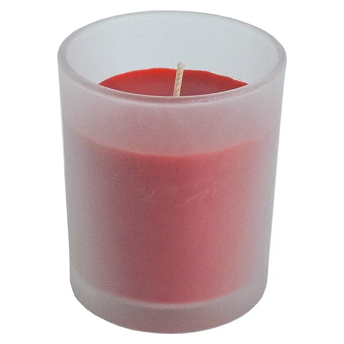 Ceras Roura Vaso con vela - Ø x Al: 7 x 8,5 cm, Frutos rojos - Primer plano de una vela perfumada roja en un recipiente de vidrio esmerilado, que ofrece un ambiente cálido y acogedor.