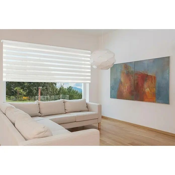 Estor noche y día Duolux - An x Al: 100 x 250 cm, Lino - Elegantes persianas enrollables a rayas en una sala de estar luminosa, que ofrecen privacidad y luz suave. Perfectas para espacios modernos.
