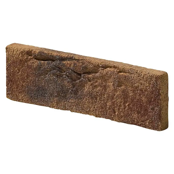 Stegu Verblendstein Country 610 - 20,5 x 6,2 cm, Braun/Beige, Steinoptik - Nahaufnahme eines einzelnen braunen Klinkersteins mit rustikaler Textur vor schwarzem Hintergrund.