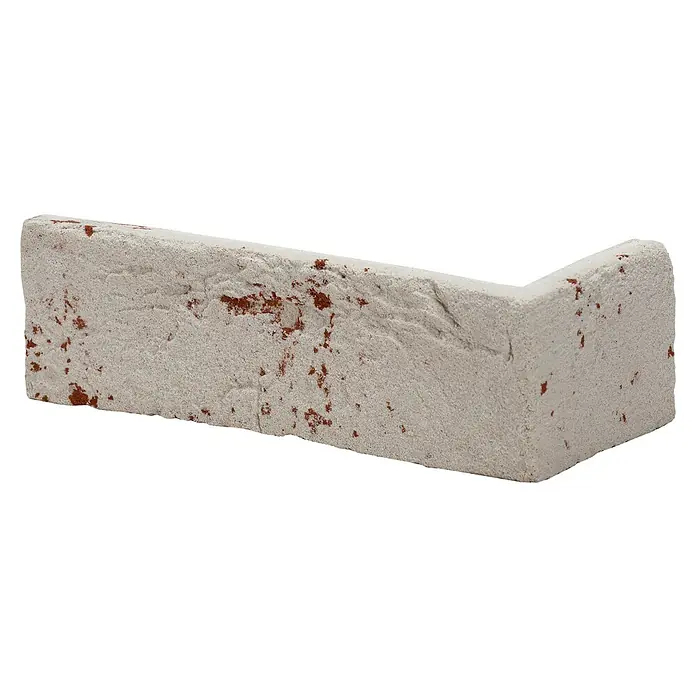 Stegu Verblendstein-Ecke Country 680 - 20,5 cm x 9,5 cm x 14 mm, Hellgrau, Steinoptik - Ein einzelner, antik wirkender Winkelriemchen in Beige mit roten Akzenten. Ideal für rustikale Wandverkleidungen und dekorative Elemente.