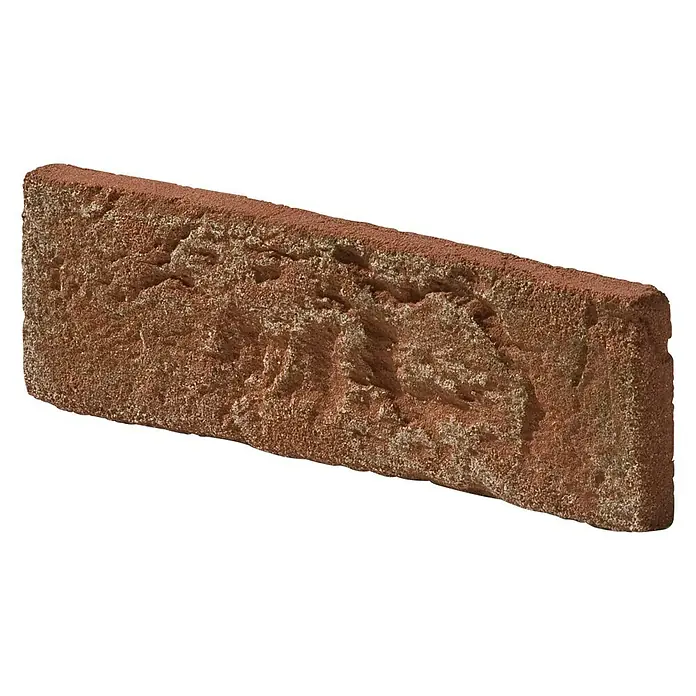 Stegu Verblendstein Country 640 - 20,5 x 6,2 cm, Braun/Rot, Steinoptik - Nahaufnahme eines roten Ziegelsteins mit rauer Textur vor schwarzem Hintergrund.