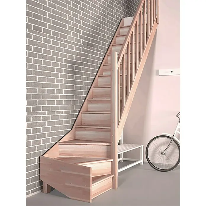 Sogem Escalera principal Tradi Eco - Haya, Ancho: 82 cm, 1/4 espiral derecha, Altura de planta: 280 cm - Esta imagen muestra una escalera de madera con una barandilla colocada frente a una pared de ladrillos y una pared rosa. También se ve una bicicleta.