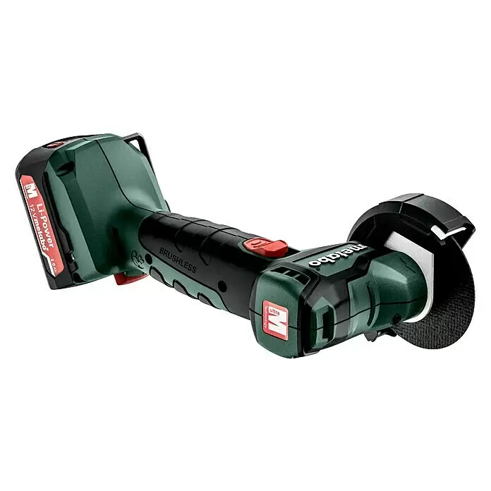 Metabo Akku-Winkelschleifer PowerMaxx CC 12 B - 2 Akkus, 2 Ah, Durchmesser Scheibe: 76 mm - Grüne und schwarze Metabo Akku-Winkelschleifmaschine mit Li-Power 12V Akku und Trennscheibe.