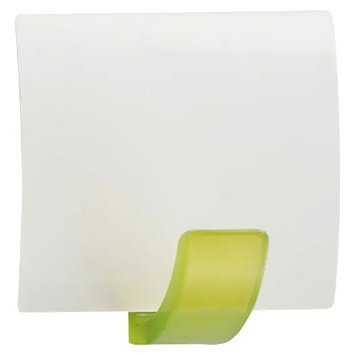 Inofix Colgador adhesivo 2310 - L x An x Al: 4 x 4,2 x 2,5 cm, Verde - Primer plano de un bloc de notas adhesivas con un sujetapapeles verde sobre un fondo negro. El producto es sencillo pero eficaz.