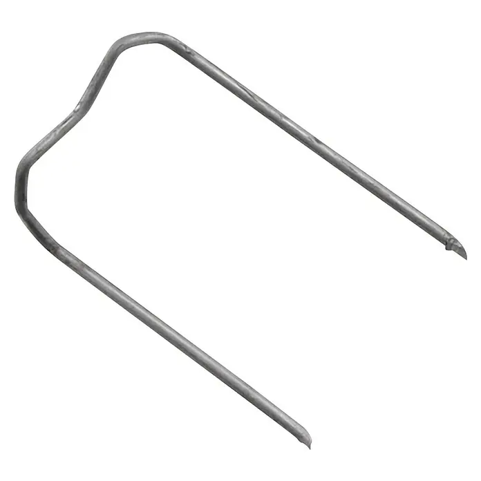 Faltbox - L x B x H: 12 mm x 11 cm x 1,5 cm - Bild einer Bodennagel. Ein Metallhaken mit zwei scharfen Enden, der verwendet wird, um Materialien am Boden zu befestigen.