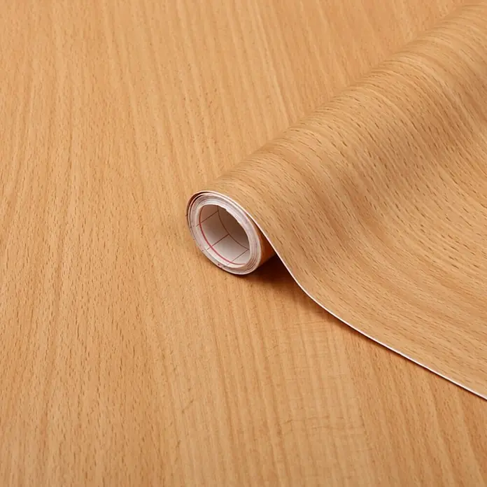 D-c-fix Lámina adhesiva efecto madera - An x L: 67,5 cm x 2 m - Primer plano de un rollo de película autoadhesiva con vetas de madera, que ofrece un aspecto de madera realista para muebles y superficies.