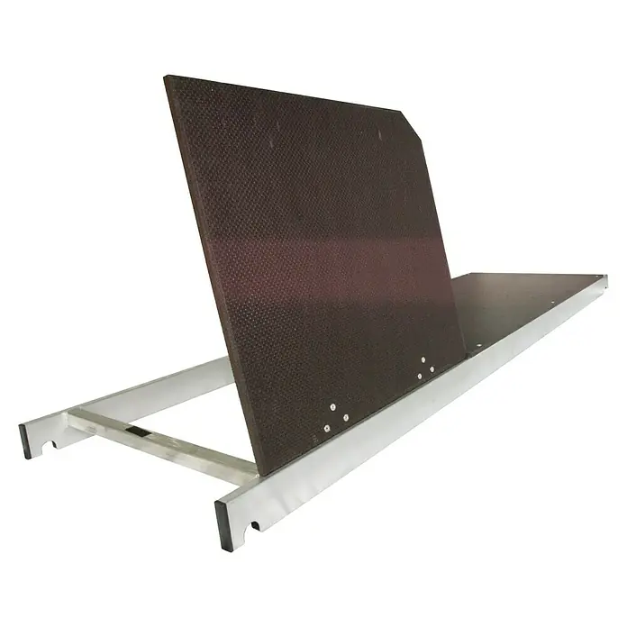 Krause Belagbühne PROTEC XXL - 2 x 0,6 m, mit Luke - Die Abbildung zeigt eine Transportplattform mit einer robusten Holzplatte und einem stabilen Aluminiumrahmen für den sicheren Transport von Gütern.