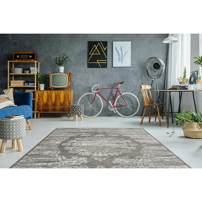 Kayoom Kurzflorteppich Baroque III - Anthrazit, 170 x 120 cm, 100 % Polyester - Einrichtungsidee mit einem grauen, gemusterten Teppich, der den Raum optisch aufwertet und für eine gemütliche Atmosphäre sorgt.