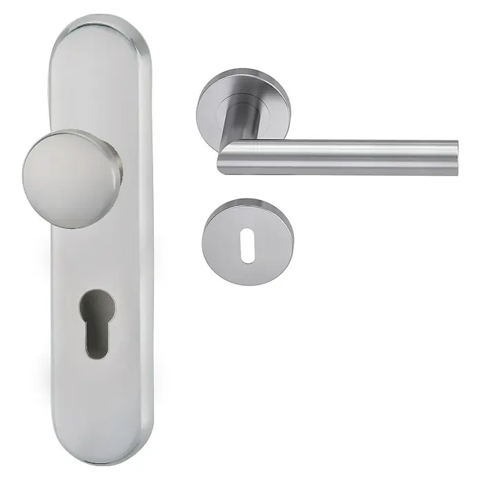 Diamond Doors Modern Schutzbeschlag warrior L-Form - Wohnungsabschlusstür, Farbe: Aluminium EV1, Knopf außen, Drücker innen, DIN 18257 ES 0, Stärke Tür: 35 mm - 45 mm - Türbeschlag-Set mit Griff und Rosette, aus Edelstahl gefertigt für moderne Optik und hohe Qualität.