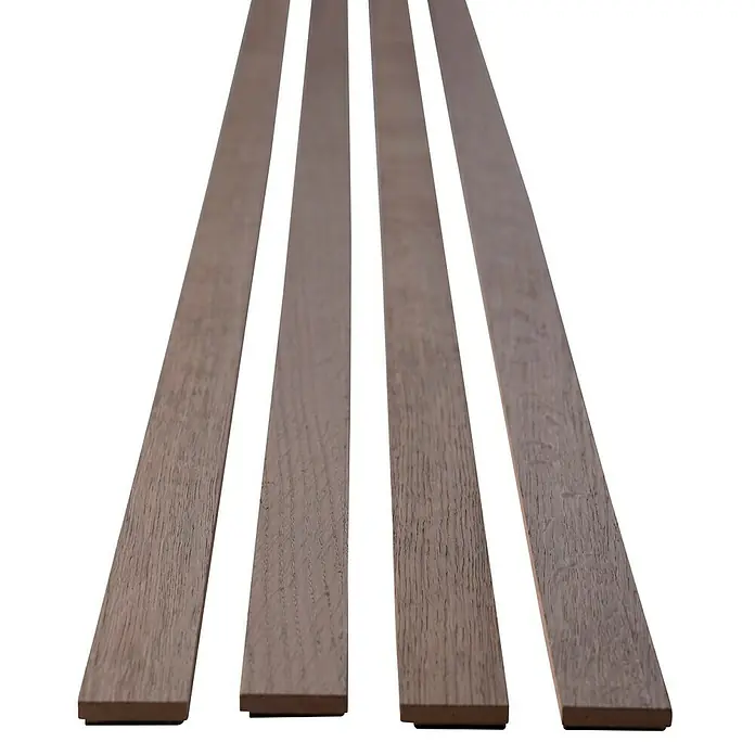 Panel de pared decorativo Sticks - Roble gris, 250 cm x 3,45 cm x 9 mm, 4 ud. - La foto muestra cuatro listones de madera con grano visible, ideales para proyectos de construcción o decoración.