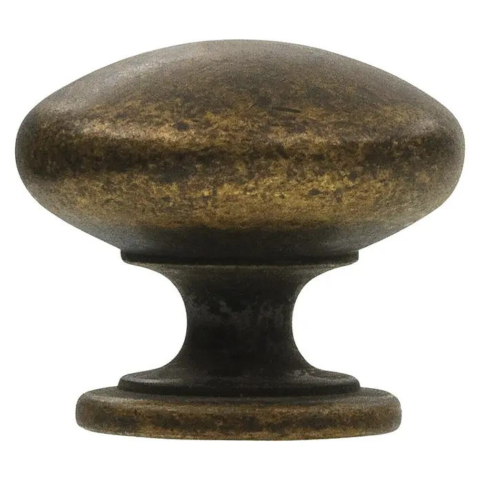Siro Möbelknopf - Typ Möbelgriff: Knopf, Sonstige, Sonstige, Durchmesser: 33 mm - Nahaufnahme eines klassischen Möbelknopfs aus patiniertem Messing, der ein elegantes und zeitloses Design zeigt.