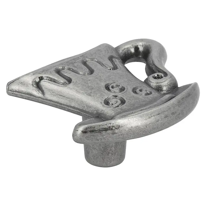 Siro MöbelknopfTyp Möbelgriff: Knopf, Sonstige, Sonstige, Silber, Ausführungseigenschaft: Tasse - Nahaufnahme einer Pizza-förmigen Schubladenknopf aus Metall mit einem verschnörkelten Design auf schwarzem Hintergrund.