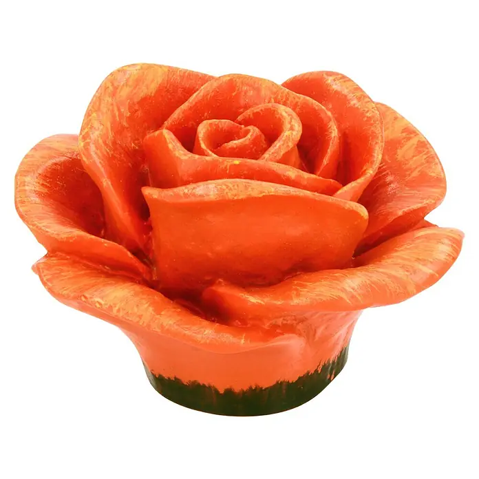 Siro Möbelknopf - Typ Möbelgriff: Knopf, Kunststoff, Sonstige, Ausführungseigenschaft: Blume - Nahaufnahme einer orangefarbenen Rosenkerze mit gewickelten Blütenblättern, die für Wärme und Ambiente sorgt.