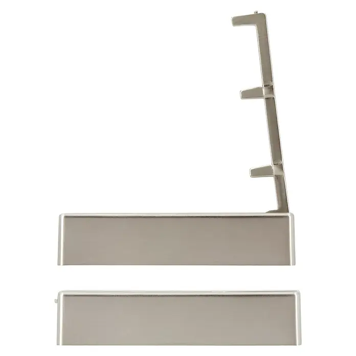Siro Kleiderlüfter - Edelstahl, Klappbarer Haken - Nahaufnahme eines Badezimmerregals aus Metall, das durch sein minimalistisches Design und die glatte Oberfläche besticht. Ideal für moderne Bäder.
