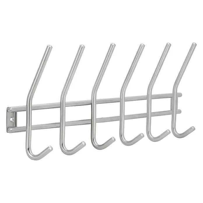 Siro Garderobenleiste 2196-460N1V - L x B x H: 460 x 160 x 50 mm, Anzahl Haken: 6 Stk. - Nahaufnahme einer silberfarbenen Wandgarderobe mit mehreren Haken, ideal für Jacken und Accessoires, vor einem schwarzen Hintergrund.