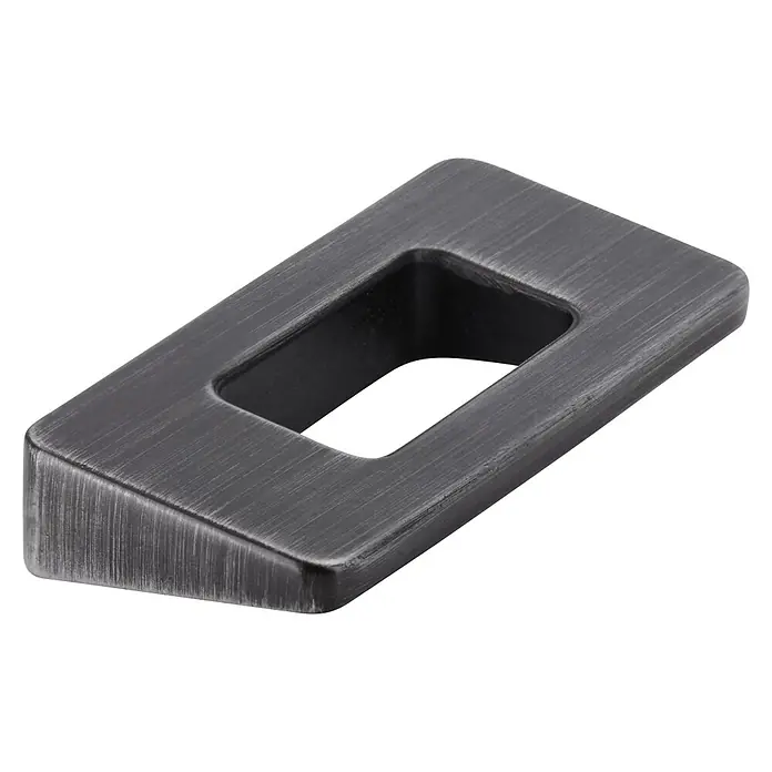 Siro Möbelknopf - Typ Möbelgriff: Knopf, Sonstige, Sonstige, Eisenfarben, Breite: 10 mm - Nahaufnahme eines rechteckigen, metallischen Schubladengriffs mit einem rechteckigen Loch in der Mitte.