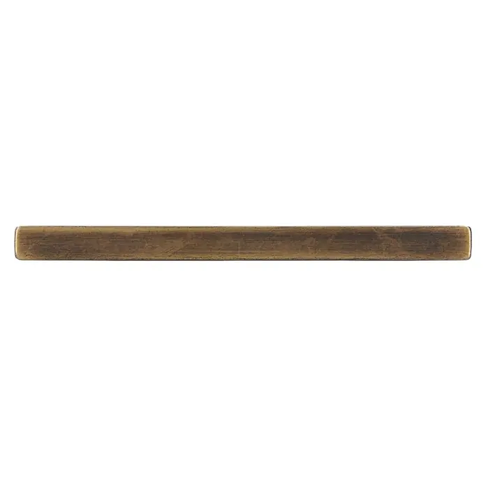 Siro Möbelgriff - Typ Möbelgriff: Bügel, L x B: 104 x 8 mm, Goldgelb, Material Möbelgriff: Sonstige - Detailansicht eines rechteckigen, goldenen Barrens mit feiner Textur und subtilen Kratzern, ideal für Investitionen und Sammler.
