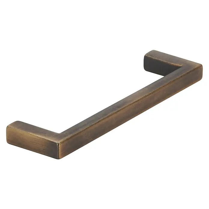Siro Möbelgriff - Typ Möbelgriff: Bügel, L x B: 104 x 8 mm, Goldgelb, Material Möbelgriff: Sonstige - Hier ist ein bronzefarbener Möbelgriff in Bügelform dargestellt, der sich ideal für Schränke und Schubladen eignet.