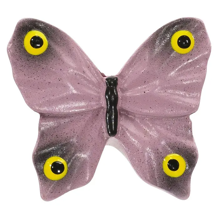 Siro Kinder-Möbelknopf - Typ Möbelgriff: Sonstige, Kunststoff, Sonstige, Ausführungseigenschaft: Schmetterling, Lila/Gelb - Nahaufnahme eines lilafarbenen Schmetterlings mit gelben und schwarzen Augenpunkten auf schwarzem Hintergrund.