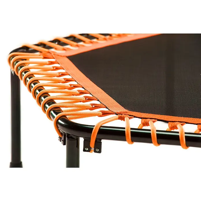 Salta Trampolin Fitness - Durchmesser: 140 cm, Orange - Nahaufnahme eines Minitrampolins mit orangefarbenen Seilen, die an einem schwarzen Rahmen befestigt sind, ideal für Fitness und Spaß.