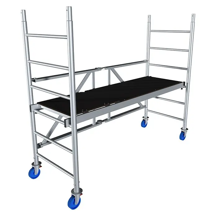 Krause ProTec XS Klappgerüst - Arbeitshöhe: 2,9 m, Belastbarkeit Plattform: 240 kg - Bild eines fahrbaren Gerüsts mit blauen Rädern und einer schwarzen Plattform. Ideal für Bau- und Wartungsarbeiten.