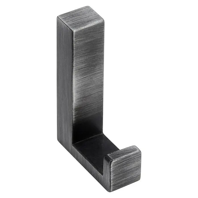 Siro Garderobenhaken 2326L x B x H: 15 x 61 x 40 mm, Anzahl Haken: 1 Stk. - Nahaufnahme eines einzelnen, quadratischen Kleiderhakens aus gebürstetem Metall vor schwarzem Hintergrund.