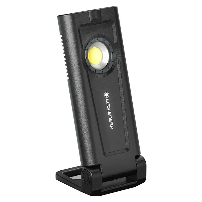 Ledlenser LED-Arbeitsleuchte iF2R - 200 lm, IP54 - Eine schwarze Ledlenser Arbeitsleuchte mit leuchtendem, rundem LED-Licht und ausklappbarem Standfuß für den flexiblen Einsatz.