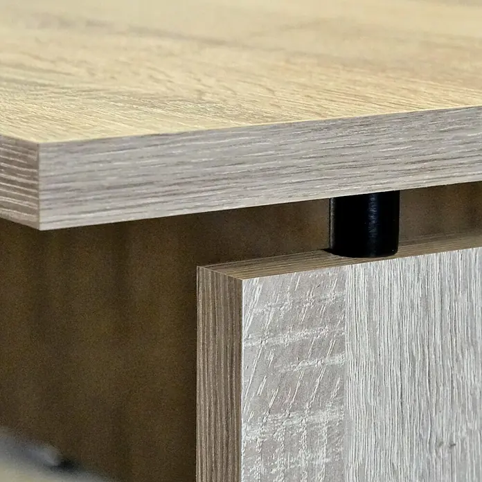 Muebles Pitarch Teide Mesa de escritorio - L x An x Al: 68 x 120 x 76 cm, Roble Cambrian - Primer plano de un mueble con una superficie de madera clara y una pata negra que sostiene la superficie.