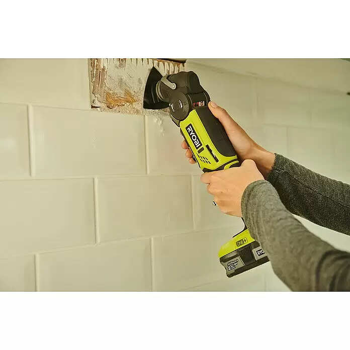 Ryobi ONE+ Akku-Multifunktionswerkzeug R18MT-0 - 18 V, Ohne Akku - Anwendungsbeispiel