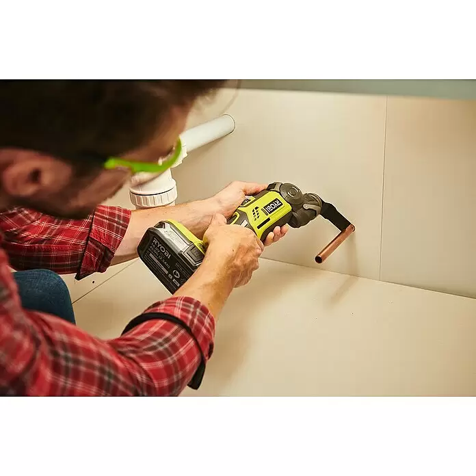 Ryobi ONE+ Akku-Multifunktionswerkzeug R18MT-0 - 18 V, Ohne Akku - Anwendungsbeispiel