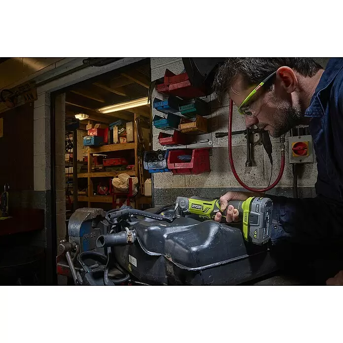 Ryobi ONE+ Akku-Multifunktionswerkzeug R18MT-0 - 18 V, Ohne Akku - Anwendungsbeispiel