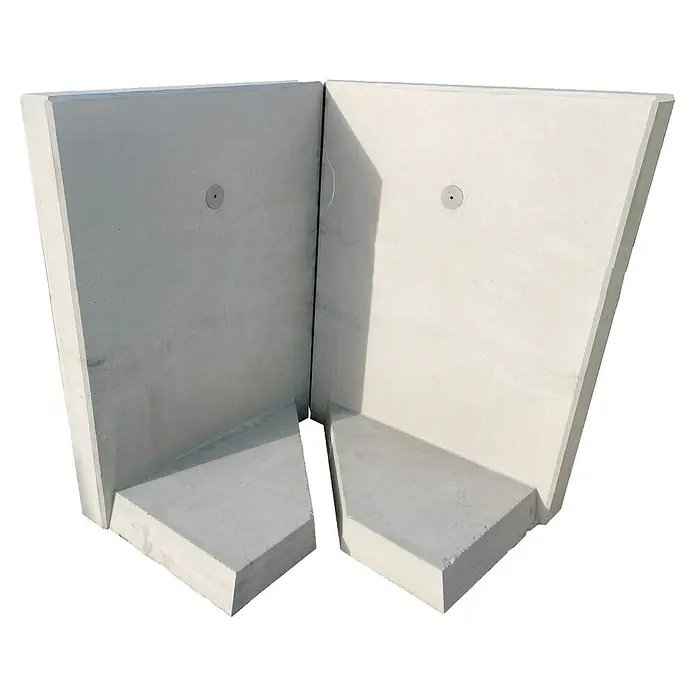 Diephaus L-Stein InneneckeBewehrt, Höhe: 130 cm, Breite: 100 cm, Stärke: 12 cm, Grau - Das Bild zeigt zwei Eck-Stützmauern aus Beton, die im Winkel zueinander stehen. Sie sind ideal für den Einsatz im Garten- und Landschaftsbau.