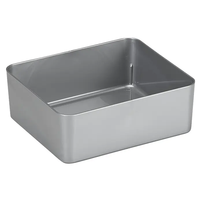 Sunware Aufbewahrungsbox Q-Line Basket - L x B x H: 14,1 x 12,1 x 4,7 cm, Kunststoff, Metallfarbig - Detailaufnahme einer leeren, rechteckigen und silberfarbenen Metallbox mit abgerundeten Kanten, ideal für Aufbewahrungslösungen.