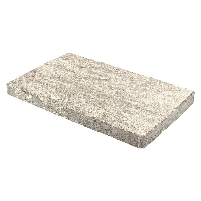 Terrassenplatte Latina - 48 x 24 x 3 cm, Pietra Luna, Beton - Ein einzelner, rechteckiger Pflasterstein in einem hellen Grauton, ideal für Gartenwege und Terrassen. Die Oberfläche ist leicht rau.